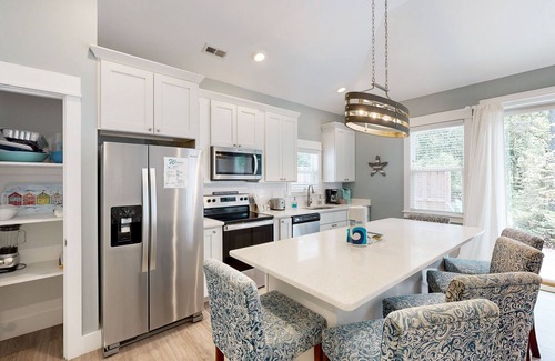 Corolla Light Condo | Relax in this inviting condo with patio, netflix streaming and pool