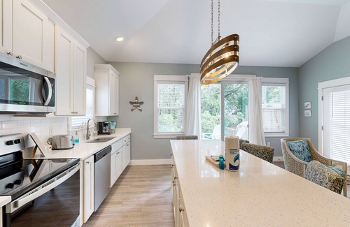 Corolla Light Condo | Relax in this inviting condo with patio, netflix streaming and pool