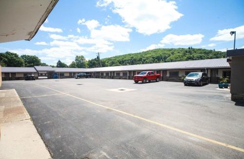 Derrick City Hotel | Relax Inn Bradford