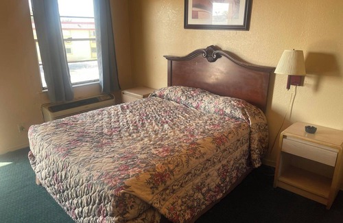 Clinton Hotel | Relax Inn By OYO Clinton