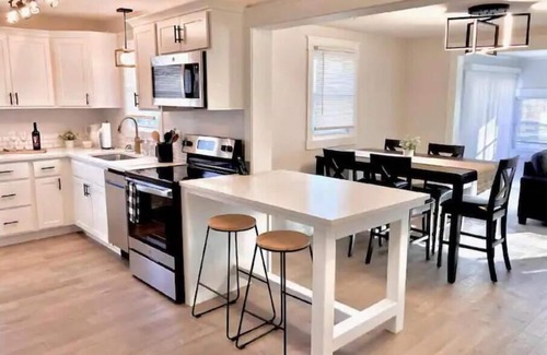 Forest Lake House | Relax, kick your feet up and enjoy the entire family friendly Cove.