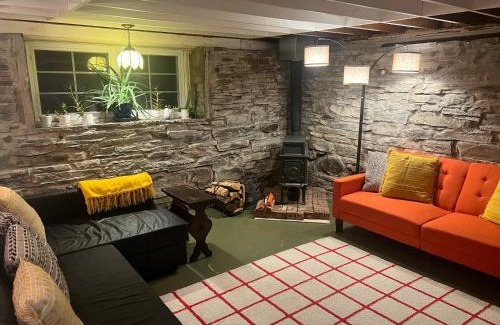 Pond Eddy Apartment | Relax Like It's 1800!