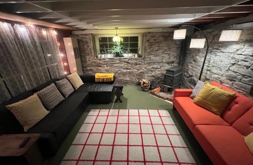 Pond Eddy Apartment | Relax Like It's 1800!