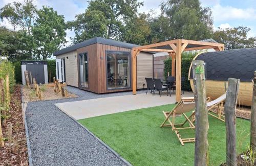 Heinkenszand House | 'Relax Lodge Sea' - Wellness lodge in Zeeland - Private Sauna - Airco - Garden - Outdoor Swimming pool - Free Wifi, Towels & Bed linen