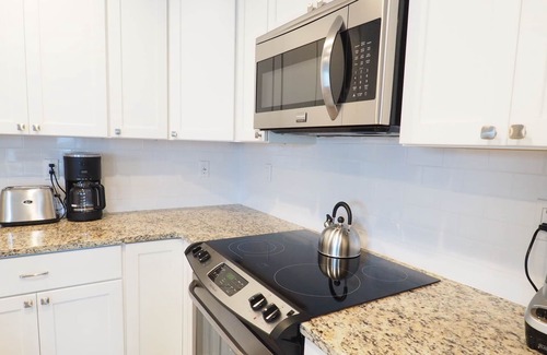 Independence Square Condo | Relax near St. Pete & Clearwater Beaches, stay in our 2-bedroom beach condo