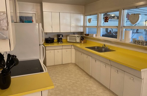 Yreka House | Relax on 125 private acres