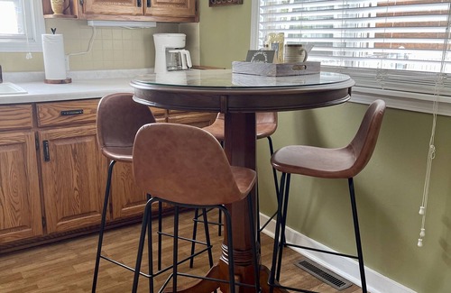 Escanaba Cottage | Relax on beautiful Lake Michigan - 5 minutes from town!