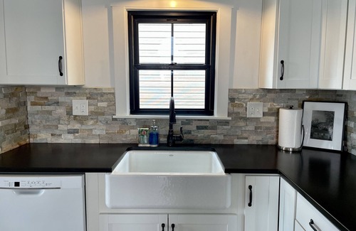 Willobee On The Lake Cottage | Relax on Lake Erie at our charming 2-bedroom cottage