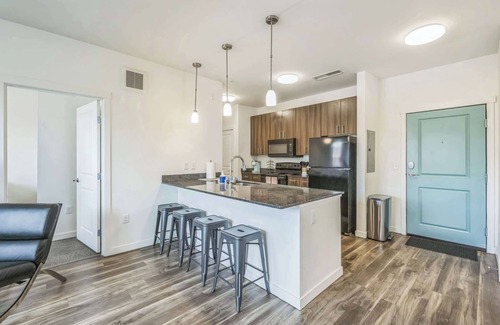University District Apartment | Relax & Recharge Downtown | Walkscore 94
