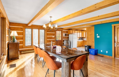 Amherst Ski Chalet | Relax & Rewind : Spacious Waterfront with SPA