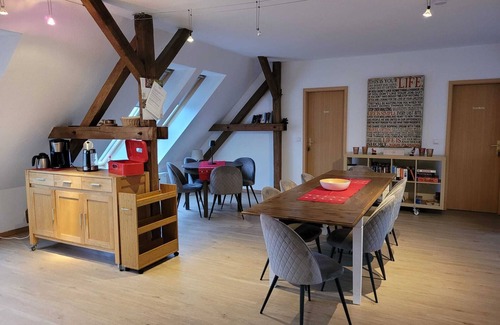 Schoenbeck House | Relax, unwind, gather resources in the country to life