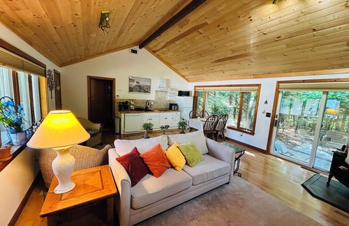 East Falmouth Apartment | Relax & Unwind this Fall, at a very private & relaxing 1 bedroom 1 bath studio