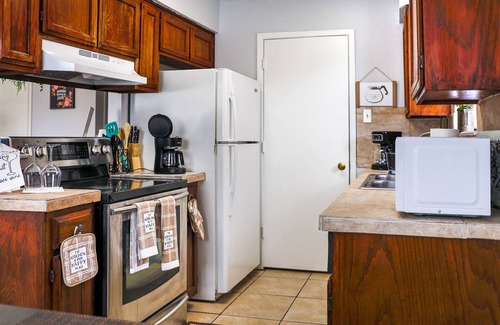South Arlington Apartment | Relax, venture, or work, stay w/comfort close Arlington's finest entertainment