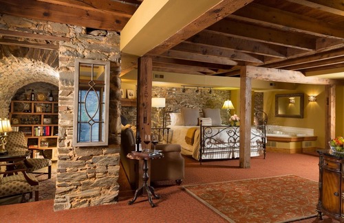 Leacock-Leola-Bareville Hotel | Relax w/Separate Sitting Area - Charming Historic Hotel - Spa, Pool