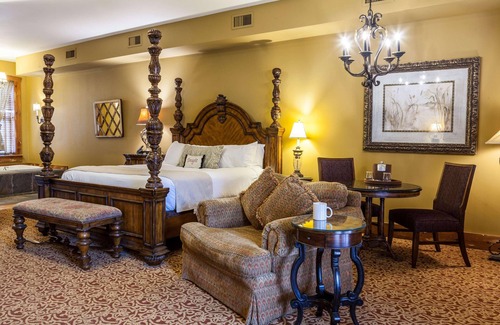 Leacock-Leola-Bareville Hotel | Relax w/Separate Sitting Area - Charming Historic Hotel - Spa, Pool
