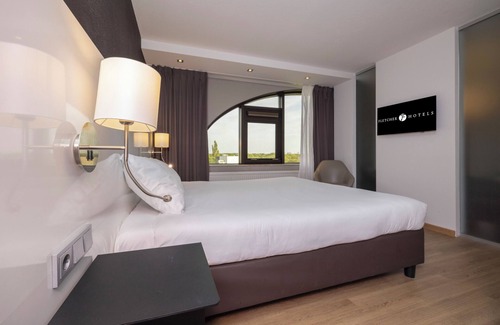 Municipality of Nieuwegein Hotel | Relax with Indoor Heated Pool — Free Parking, Minutes to Dom Tower & Museums