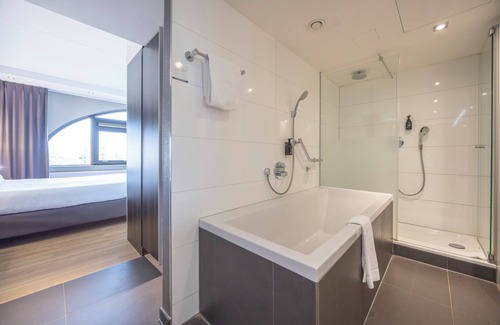 Municipality of Nieuwegein Hotel | Relax with Indoor Heated Pool — Free Parking, Minutes to Dom Tower & Museums