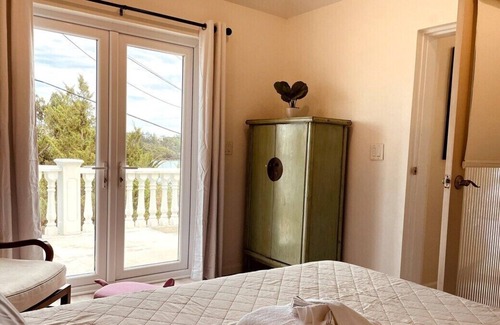Sandys House | Relax with the whole family at this peaceful place to stay
