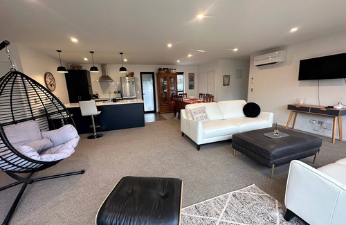 Naseby House | Relax With the Whole Family at This Peaceful Central Naseby Hideaway