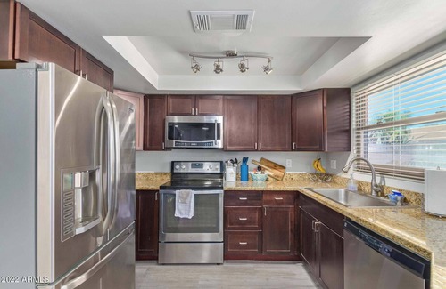 Knoell Scottsdale House | Relax with the whole family at this peaceful stay in the heart of Scottsdale!