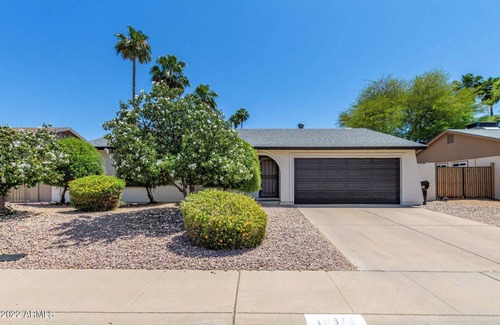 Knoell Scottsdale House | Relax with the whole family at this peaceful stay in the heart of Scottsdale!