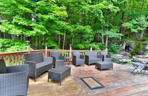 Ashland House | Relaxation Retreat Home with Hot Tub Gym & Sauna