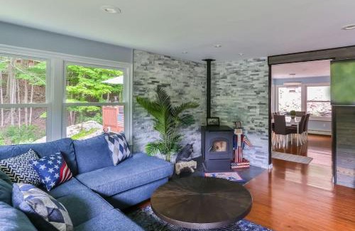 Ashland House | Relaxation Retreat Home with Hot Tub Gym & Sauna