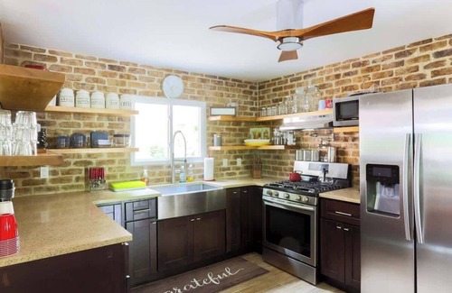 Ashland House | Relaxation Retreat: Home w/Hot Tub, Gym & Sauna