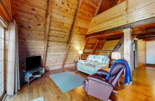 Flat Hollow Marina House | RelaxAwhile Cabins-GetAway Grove