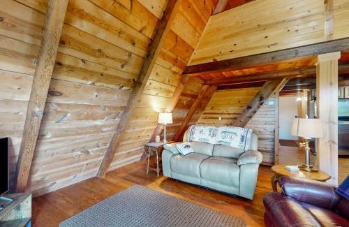 Flat Hollow Marina House | RelaxAwhile Cabins-GetAway Grove