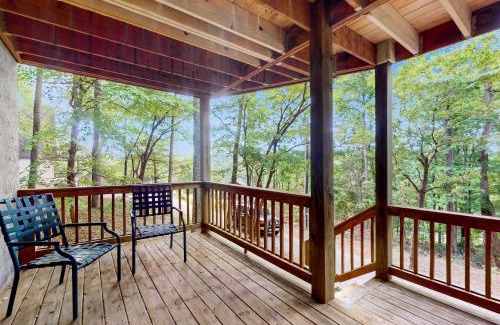 Flat Hollow Marina House | RelaxAwhile Cabins-HideAway Hollow