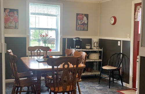 Wickham House | Relaxed vacation with 4 bedrooms on the beautiful Saint John River
