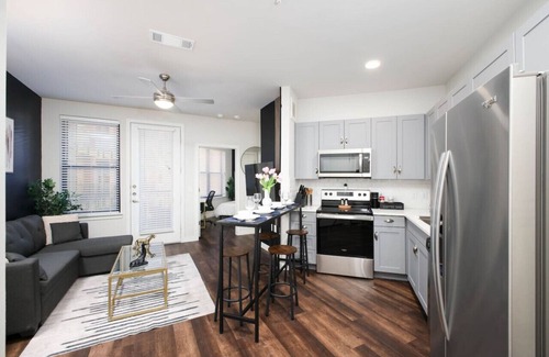 Near East Side Apartment | Relaxing 1BR w Gym & Parking Near Rvrwalk & Dome