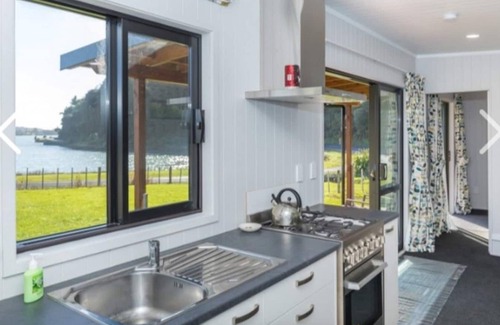 Taharoa House | Relaxing 2 Bedroom home with Harbour views