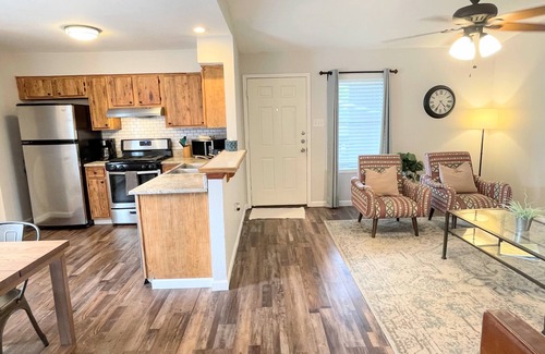 McNeil Apartment | Relaxing 2 Bedroom North Austin Get Away