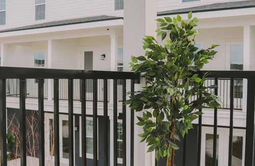 Lakeland Apartment | Relaxing 3-bed Townhome w/Modern & Resort-Style Amenities. Pet-Friendly!