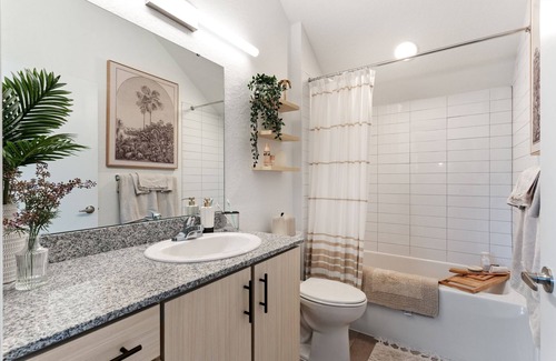 Lakeland Apartment | Relaxing 3-bed Townhome w/Modern & Resort-Style Amenities. Pet-Friendly!