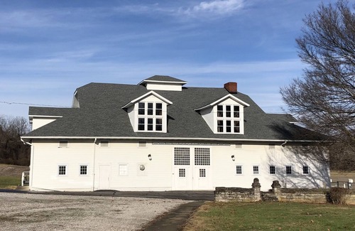 Lexington House | Relaxing 7- bedroom Retreat Center at Englishton Park. 250 acres, hiking trails