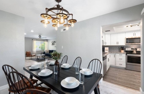 Villa Green Condo | Relaxing AZ Retreat Near Canal w/Pool + WFH