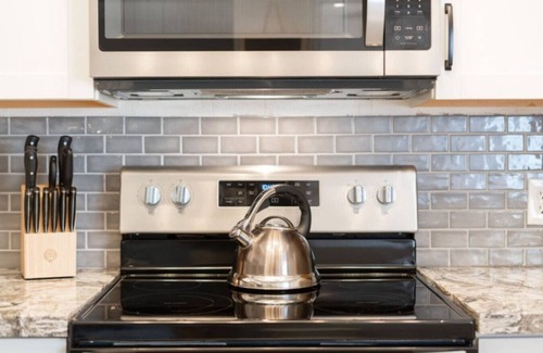 Villa Green Condo | Relaxing AZ Retreat Near Canal w/Pool + WFH
