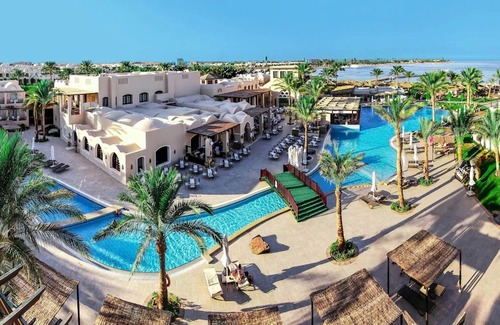 Makadi Bay House | Relaxing Beachfront Room with Outdoor Pool and Near Makadi Water World