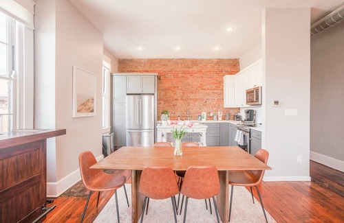 Mount Auburn Condo | Relaxing, Boho Chic 2B 2Bath Downtown City View Condo
