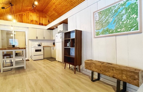 Rideau Lakes Cottage | Relaxing cottage on the shores of Upper Rideau Lake.