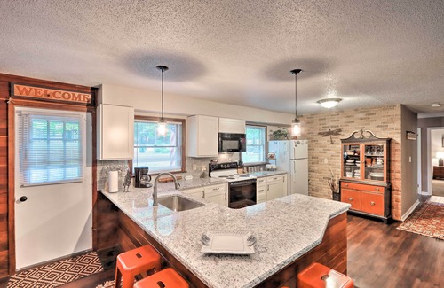 Sybertsville House | Relaxing Eagle Rock Resort Home - 1 Block to Lake!
