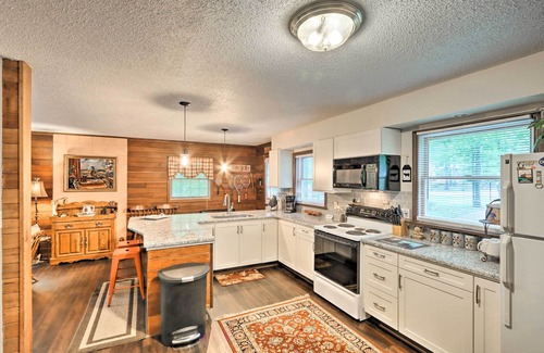 Sybertsville House | Relaxing Eagle Rock Resort Home - 1 Block to Lake!