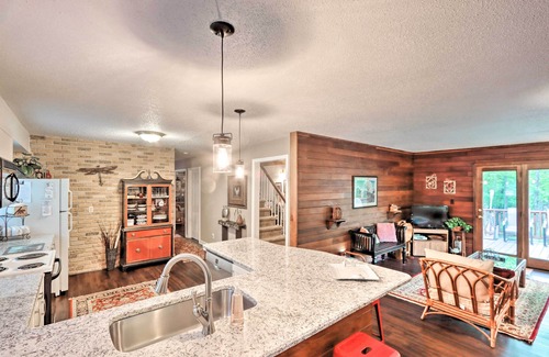 Sybertsville House | Relaxing Eagle Rock Resort Home - 1 Block to Lake!