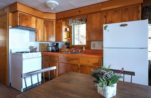 Sebago Cottage | Relaxing Getaway on Peabody Pond; Cozy 1-bedroom cottage 30' from the water!