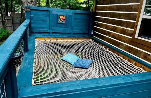 Lupton City House | Relaxing Getaways to Chattanooga, Tennessee, in this Colorful Pet-Friendly Cabin