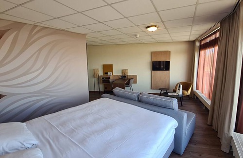 Nieuw-Haamstede Hotel | Relaxing Haamstede Haven | beach escape, Scenic Nature trails, Local attractions