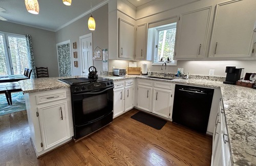 Lake Murray of Richland House | Relaxing Lake House | Private Dock, Grill & Games